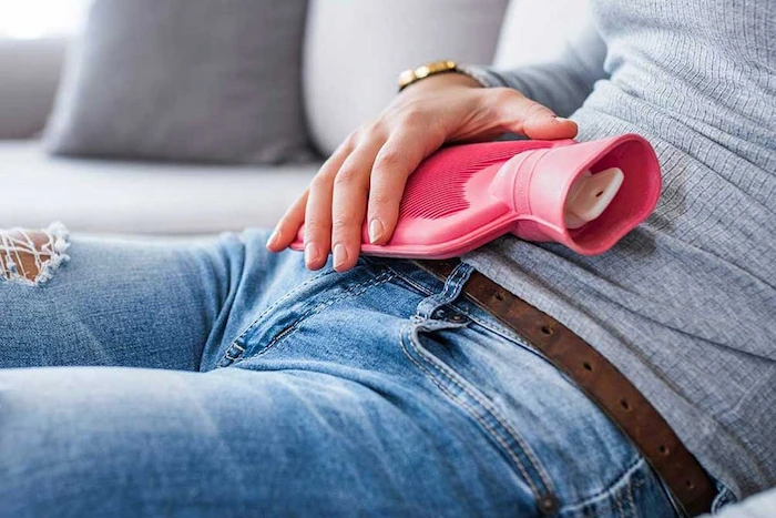 استفاده از کیسه آبگرم برای کاهش درد پریود 5614561